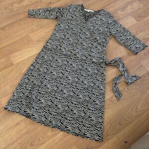 Women’s Faux Wrap Dress – Size L – Beige & Black Graphic Pattern – 3/4 Sleeves